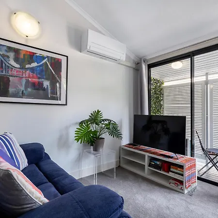 Stylish New Farm Near Cafes & River Apartment *