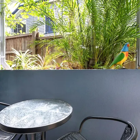 Quiet New Farm Hideaway Walk To Everything Apartment *
