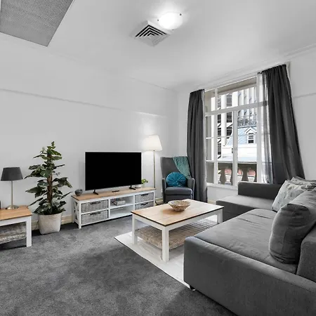 Stylish 1br With Views M12