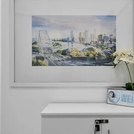 Stylish 1br With Views M12 *