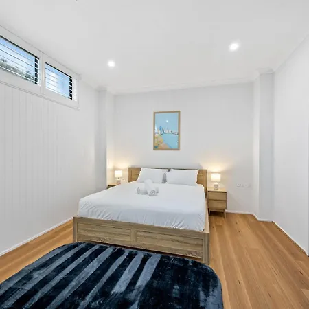 Stylish 4-bed Townhouse With Panoramic Ocean Views * Brisbane