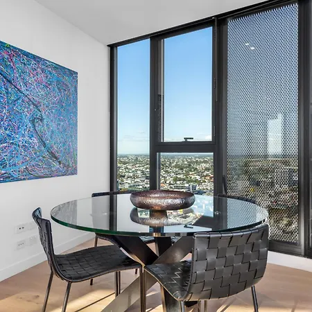Apartment Huge Sub-penthouse With Stunning Views, Pool Parking