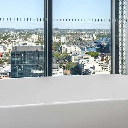 Apartment Huge Sub-penthouse With Stunning Views, Pool Parking