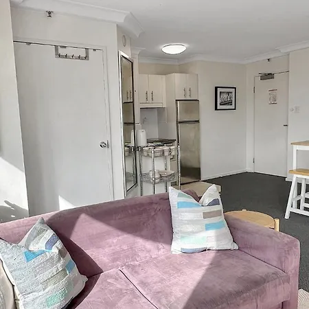 1-bed Urban Getaway Near The River
