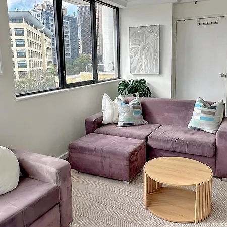 1-bed Urban Getaway Near The River Apartment *