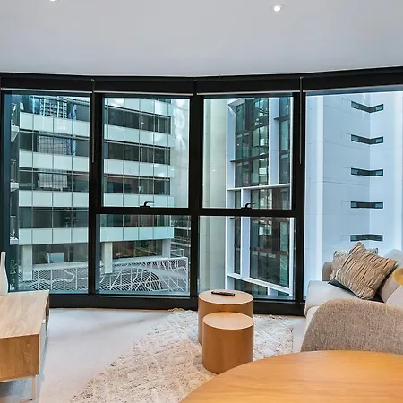 Apartment Skytower Sojourn - Urban Comfort By River *