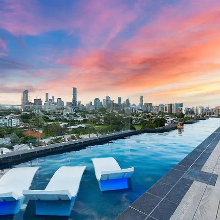 Apartment The Sinclair - Luxury Near The Gabba With Rooftop Pool, 3 Bedrooms & Views *