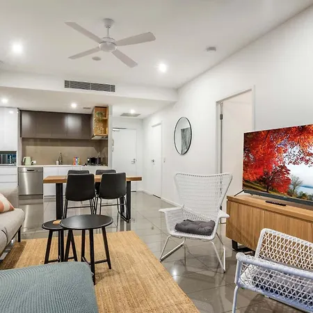 Russell St Retreat Stunning & Park Views *
