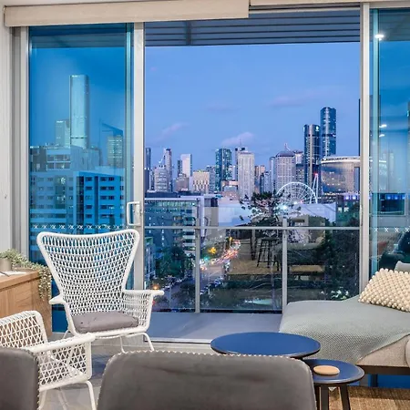 Russell St Retreat Stunning & Park Views *