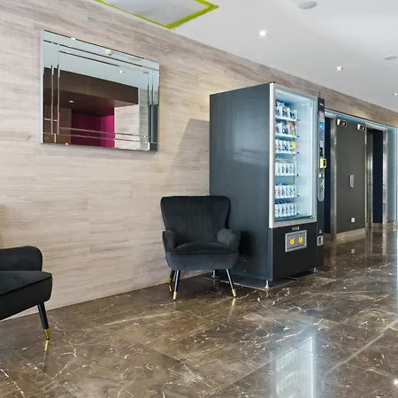 Stylish 1-bed In Vibrant South Apartment