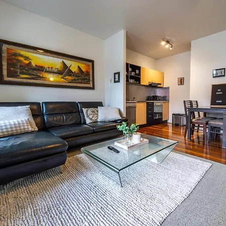Teneriffe Executive Apartment *