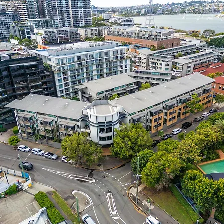 Teneriffe Executive Apartment