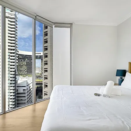 High-rise 2-bed With Gym Bbq & Pool