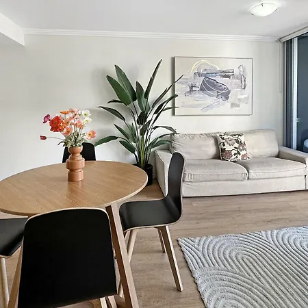 High-rise 2-bed With Gym Bbq & Pool Apartment