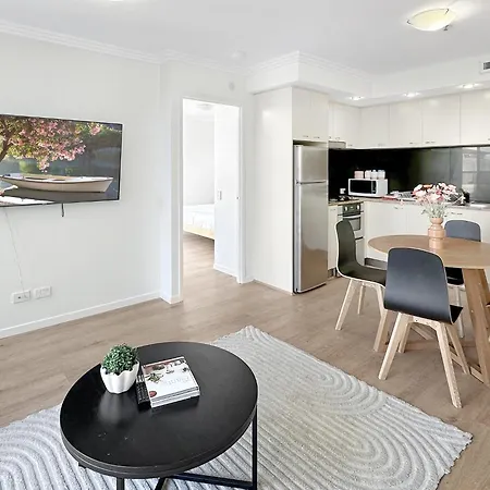 High-rise 2-bed With Gym Bbq & Pool