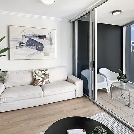 High-rise 2-bed With Gym Bbq & Pool Apartment