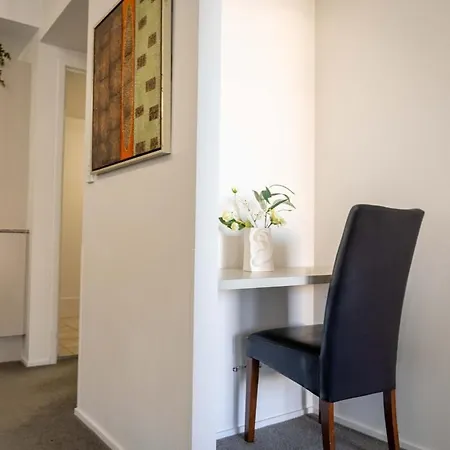 Riverfront Bridge View Cbd Heart Free Parking 2bed Apartment