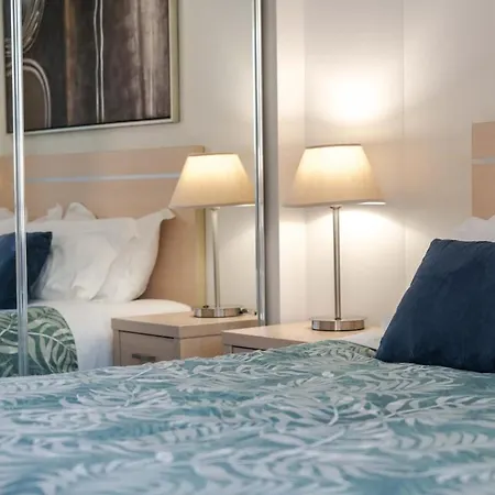Apartment Riverfront Bridge View Cbd Heart Free Parking 2bed