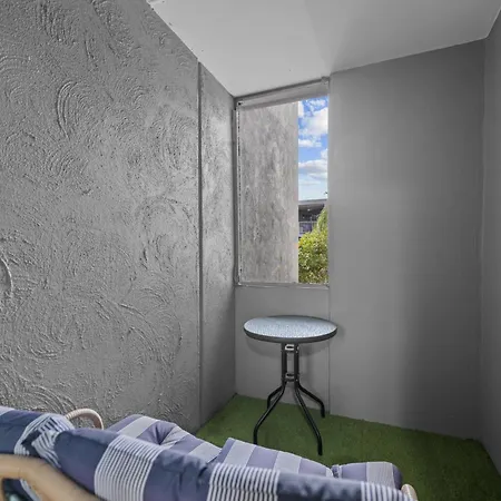 With Balcony Access In Bowen Hills *