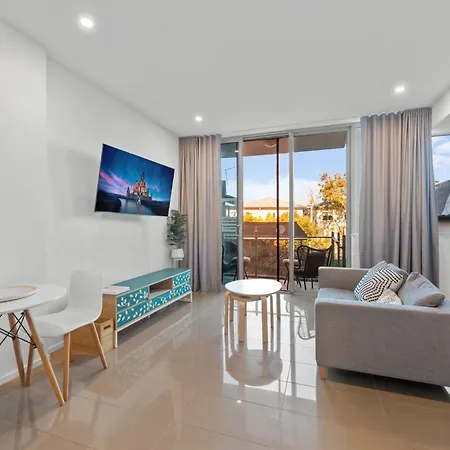 Chic 1-Bed Flat Steps To Brisbane S Arts Scene *
