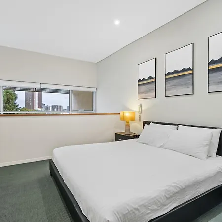 Spring Hill 2br With Pool And Balcony Views Apartment Brisbane