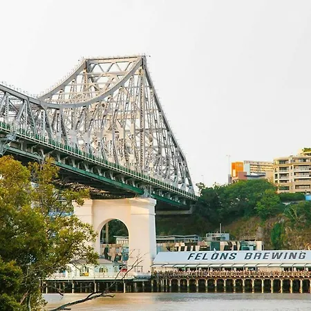 Spacious 1 Bedroom In Teneriffe Brisbane