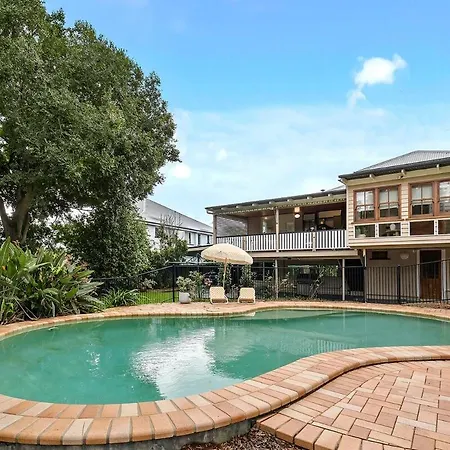 Elegant Escape-4 Bed Car Pool,8 Mins To Airport Holiday home *