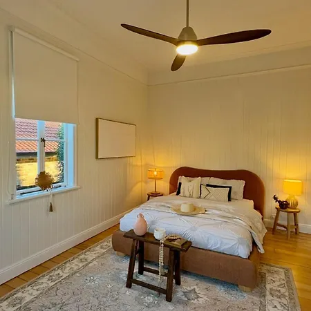 Elegant Escape-4 Bed Car Pool,8 Mins To Airport Holiday home Brisbane