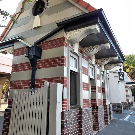 Holiday home Elegant Escape-4 Bed Car Pool,8 Mins To Airport Brisbane