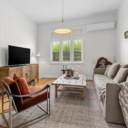 Holiday home Elegant Escape-4 Bed Car Pool,8 Mins To Airport Brisbane