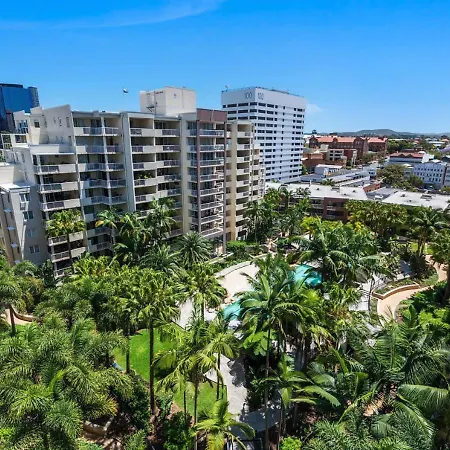 Cathedral Place Apartment *