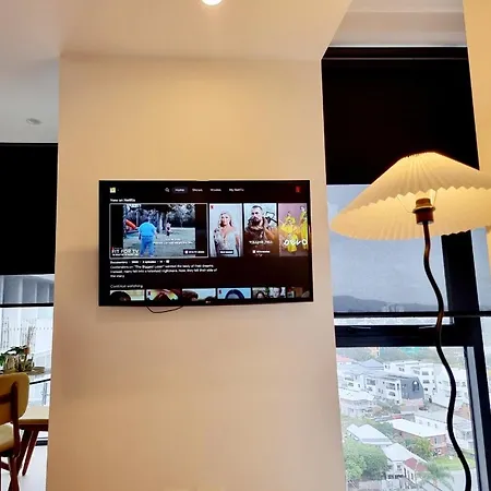 Modern Cbd With Skyline Views , Pool Gym & Free Parking