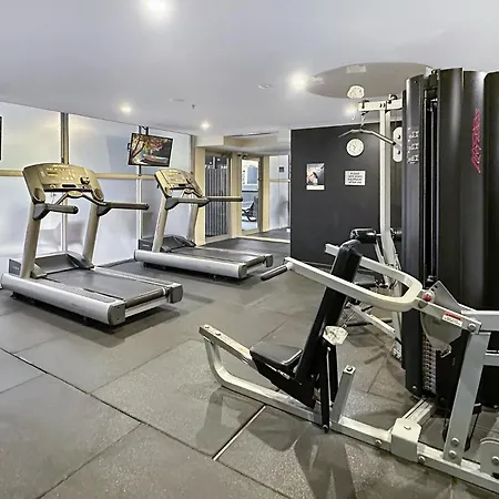 Apartment High-rise 2-bed With Gym Bbq & Pool *