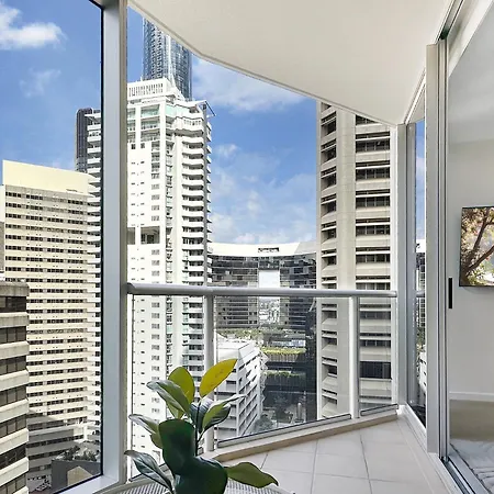 High-rise 2-bed With Gym Bbq & Pool