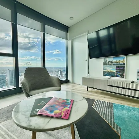 Apartment Brisbane's Highest Rated 3 Bedroom Luxury -61st Floor- Incredible Views In Skytower, Brisbane's Tallest Building -complimentary Wifi, Drinks, Snacks & Streaming Access