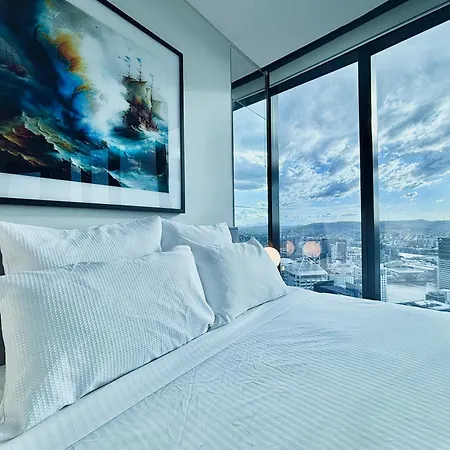 Brisbane's Highest Rated 3 Bedroom Luxury -61st Floor- Incredible Views In Skytower, Brisbane's Tallest Building -complimentary Wifi, Drinks, Snacks & Streaming Access Apartment