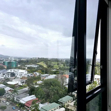 Modern Cbd With Skyline Views , Pool Gym & Free Parking Brisbane
