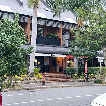 Apartment Modern Cbd With Skyline Views , Pool Gym & Free Parking *