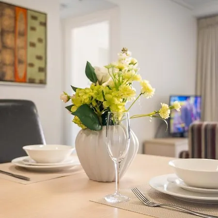Riverfront Bridge View Cbd Heart Free Parking 2bed
