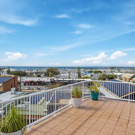 Holiday home Stylish 4-bed Townhouse With Panoramic Ocean Views Brisbane