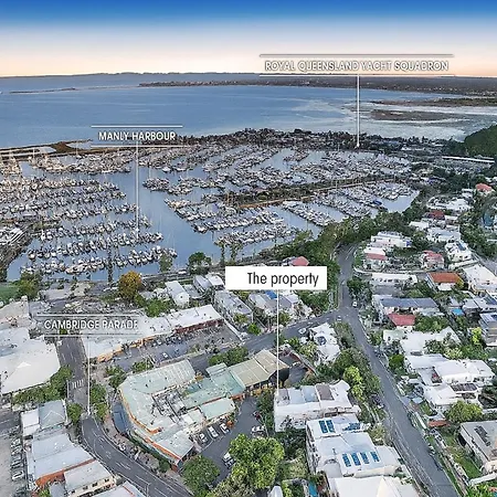 Stylish 4-bed Townhouse With Panoramic Ocean Views Brisbane