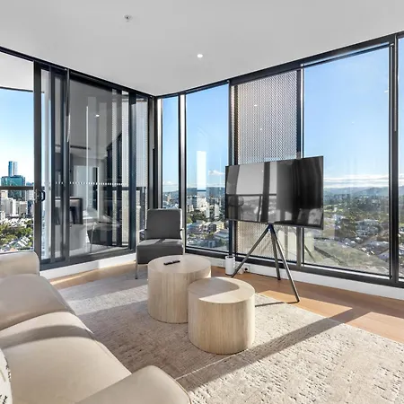 Apartment Huge Sub-penthouse With Stunning Views, Pool Parking Brisbane