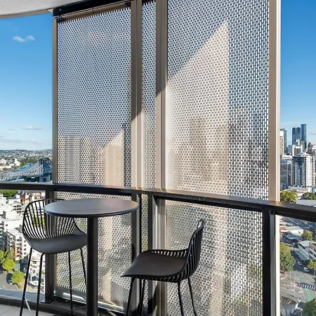 Huge Sub-penthouse With Stunning Views, Pool Parking
