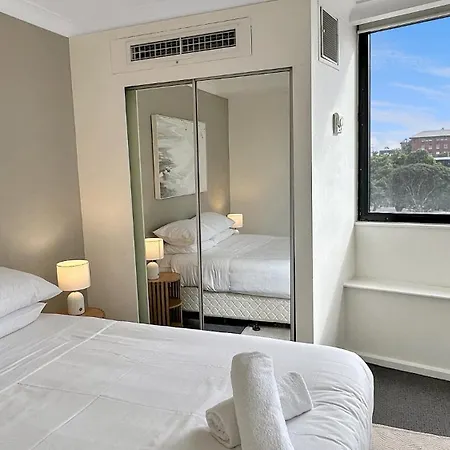 Apartment 1-bed Urban Getaway Near The River *