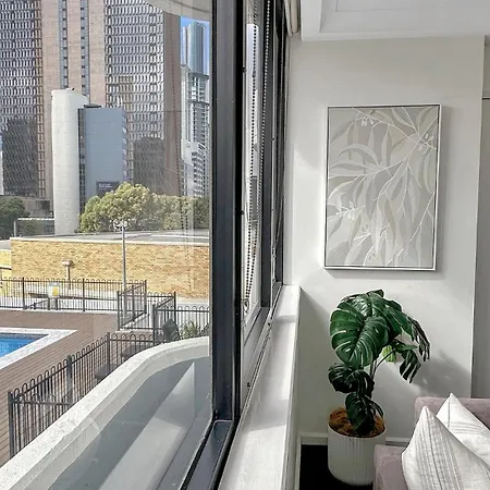 1-bed Urban Getaway Near The River Apartment *