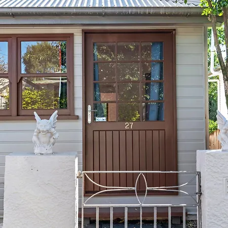 Gargoyle House - Spacious West End With Yard *