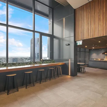 Skytower Sojourn - Urban Comfort By River * Brisbane