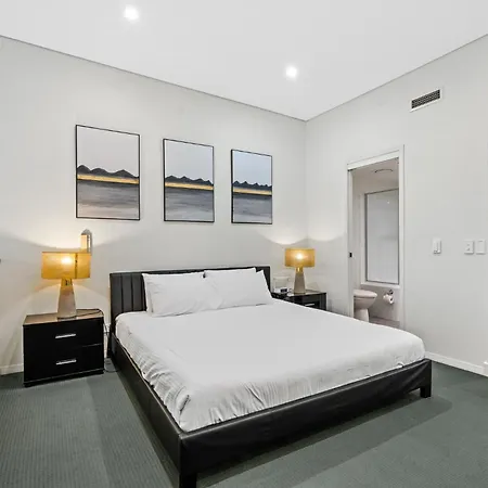 Apartment Spring Hill 2br With Pool And Balcony Views