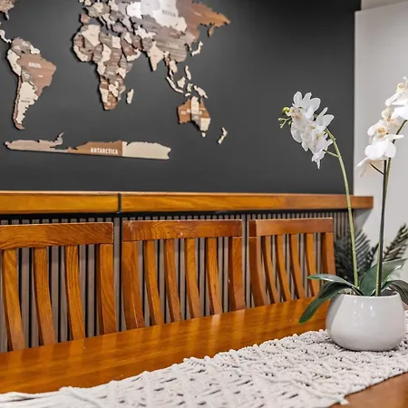 Spring Hill 2br With Pool And Balcony Views Apartment Brisbane