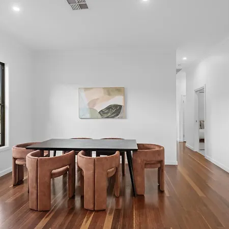 Stylish Paddington With Outdoor Oasis Holiday home *
